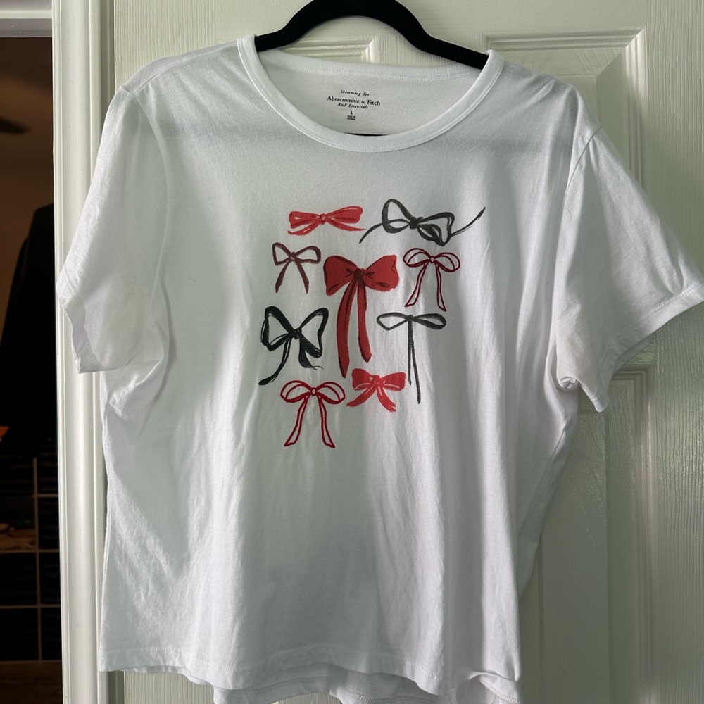 Abercrombie Skimming Tee - Size L
